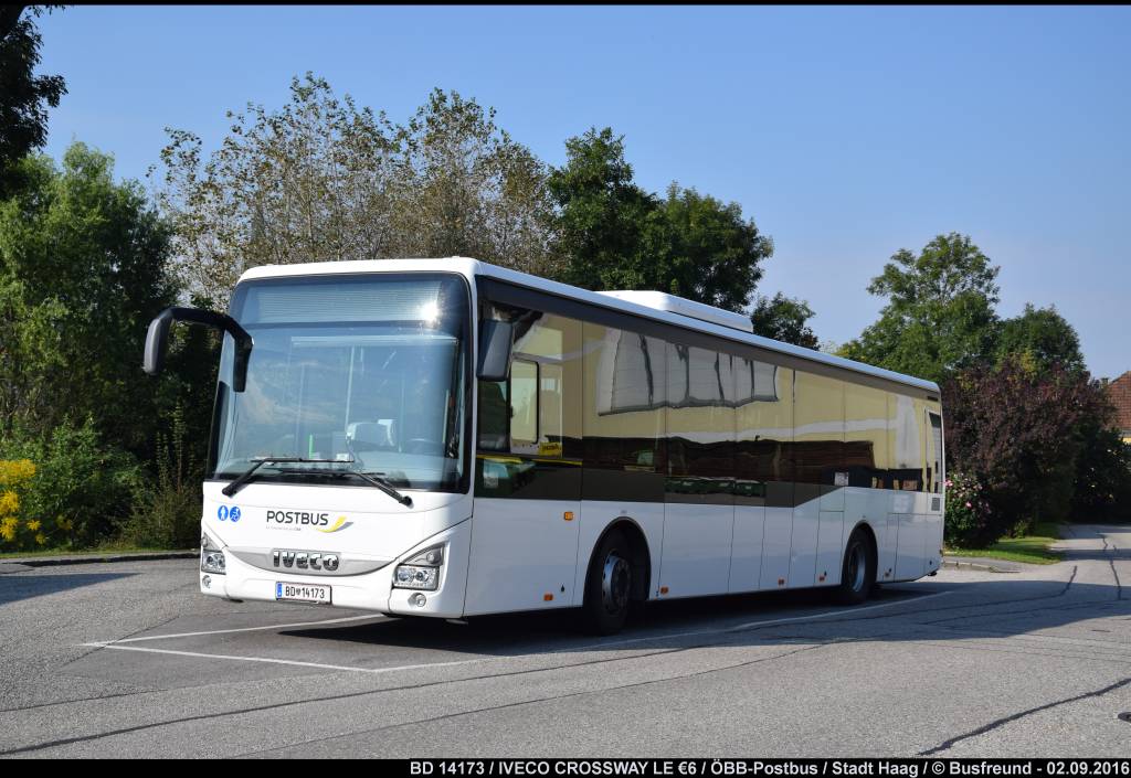 Ein IVECO CROSSWAY LE €6 der ÖBB-Postbus GmbH in der Stadt Haag in Oberösterreich.