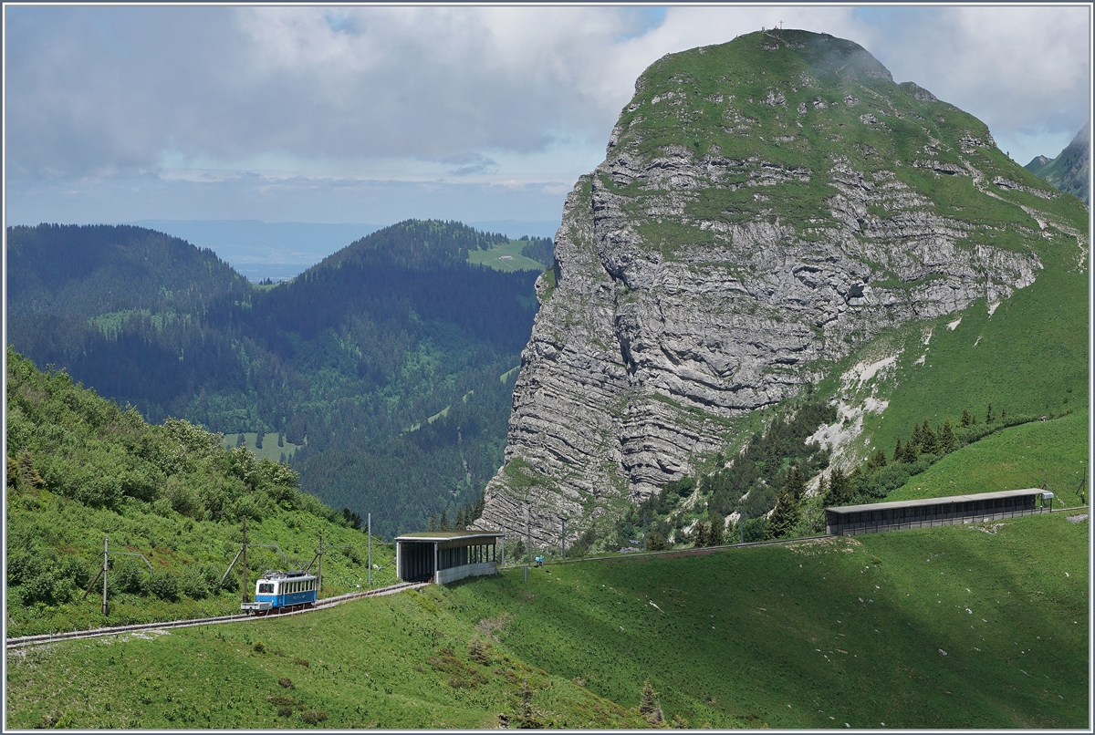 Ein kleiner Bhe 2/4 vor dem mächtigen Dent de Jaman.
3. Juli 2016