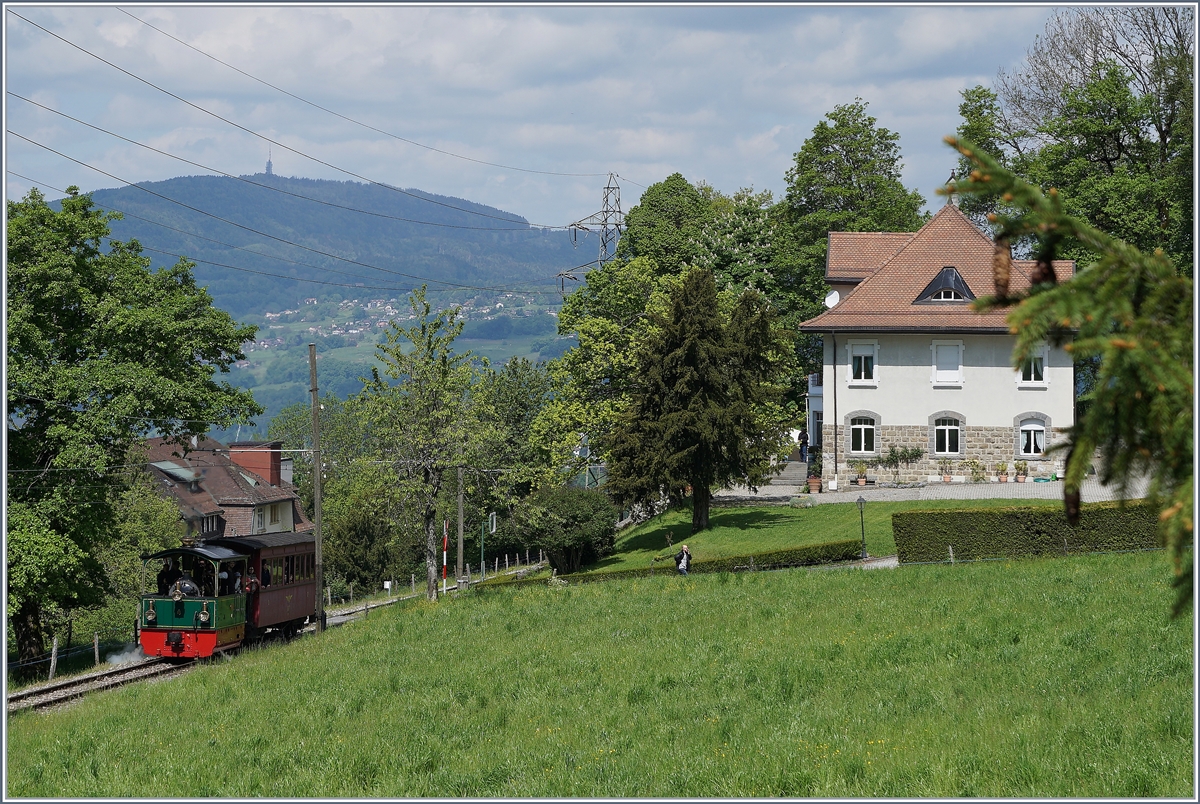 Ein kleiner Blonay-Chamby Zug bei Chaulin.
15. Mai 2016