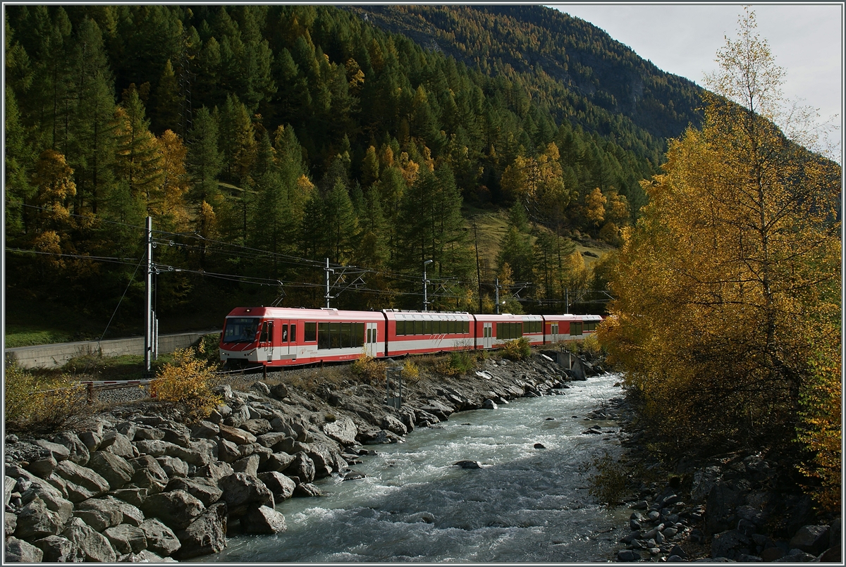 Ein  Komet  auf der Fahrt Richtung Zermatt kurz nach Täsch.
21. Okt, 2013