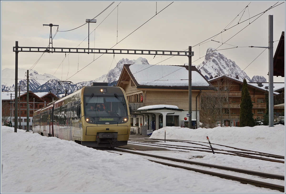 Ein  Lenkerpendel  (Bt, Be 4/4, ABt) nach Zweisimmen beim Halt in Schönried.
10. Jan. 2018