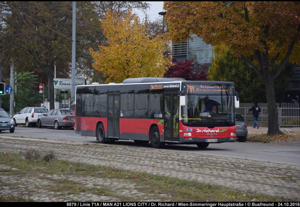 Ein MAN A21 LIONS CITY von Dr. Richard unterwegs auf der Linie 71A beim Zentralfriedhof.