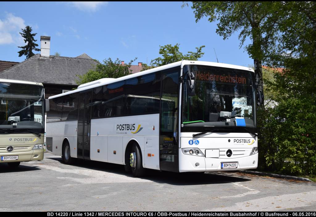 Ein MERCEDES INTOURO €6 von Postbus unterwegs im Waldviertel (NÖ).