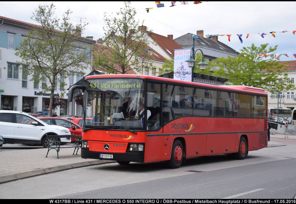 Ein MERCEDES O 550 INTEGRO Ü vom Postbus unterwegs im Weinviertel (NÖ).