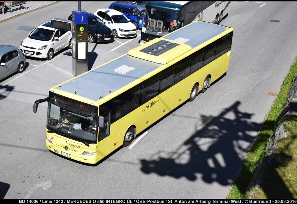 Ein MERCEDES O 550 INTEGRO ÜL der ÖBB-Postbus GmbH, unterwegs auf der Linie 4242 in St. Anton am Arlberg (Tirol).