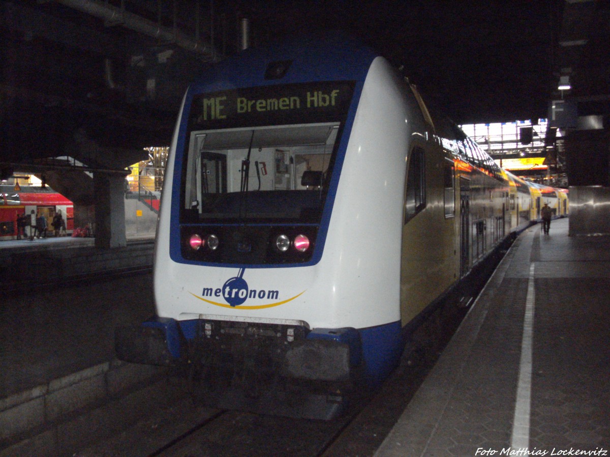 Ein Metronom mit ziel Bremen Hbf im Bahnhof Hamburg Hbf am 31.8.13