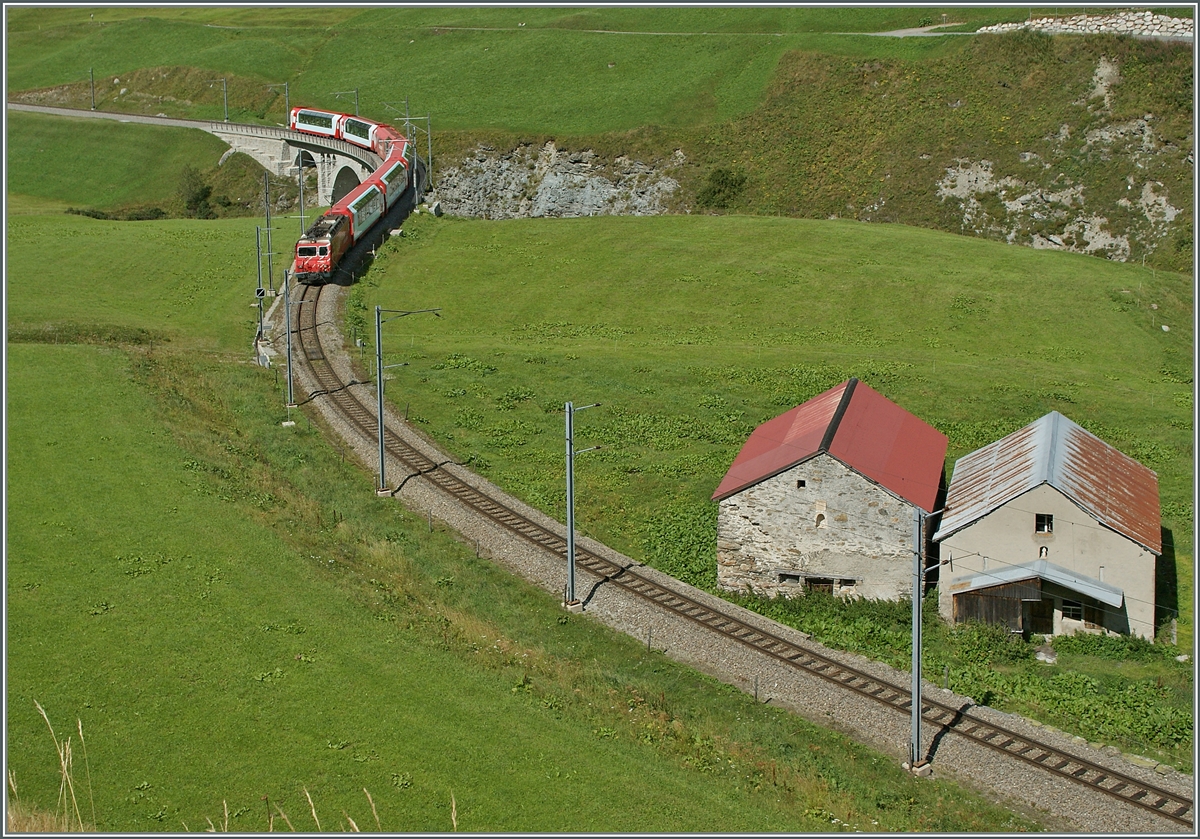 Ein MGB Glacier Express erreicht in Kürze HOspental.
29. Aug. 2013