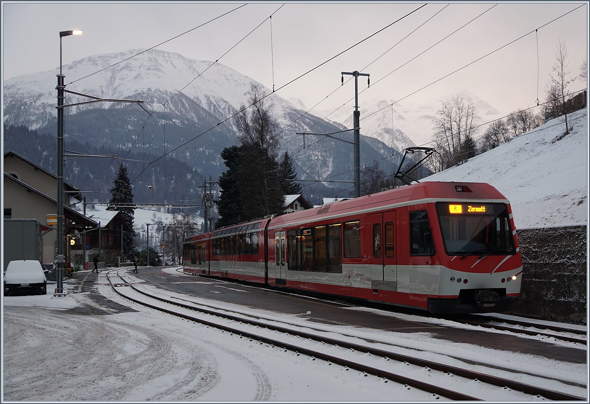 Ein MGB  Komet  waretet in Fiesch auf die Rückfahrt nach Zermatt.
5. Jan. 2017