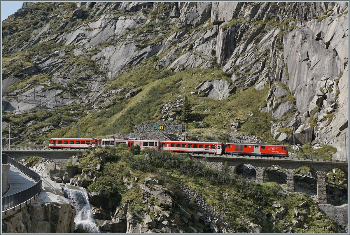 Ein MGB Regionalzug am Eingang der Schöllenenschlucht. 

13. Sept. 2020