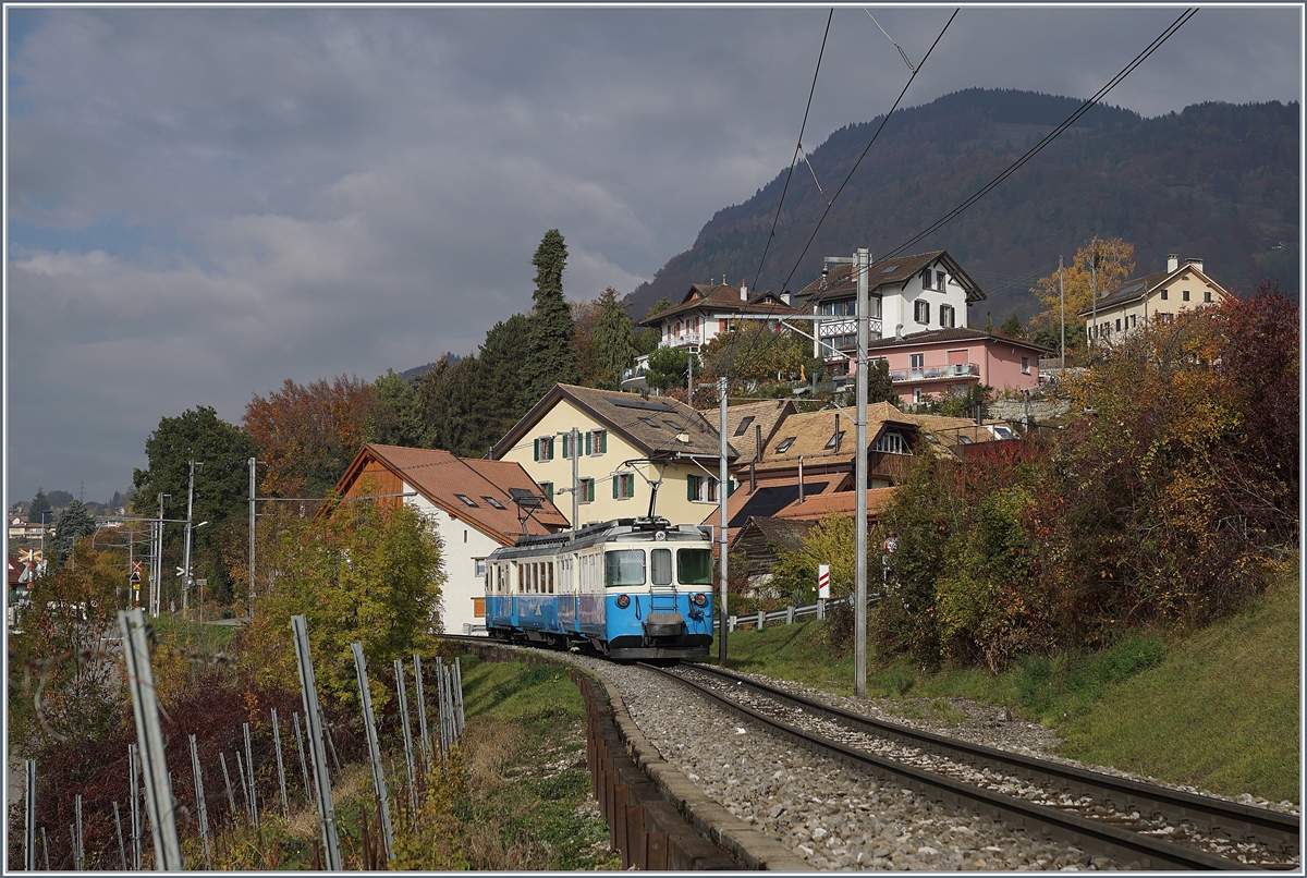 Ein MOB ABDe 8/8 auf dem Weg nach Montreux im spätherbstliche Planchamp.
6. Nov. 2018