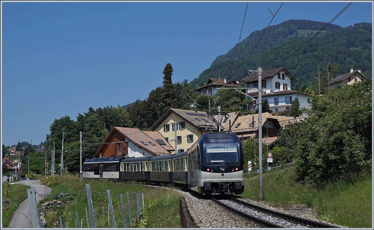 Ein MOB Belle Epoque Zug ist bei Planchamp auf dem Weg nach Zweiimmen. 

18. Mai 2020