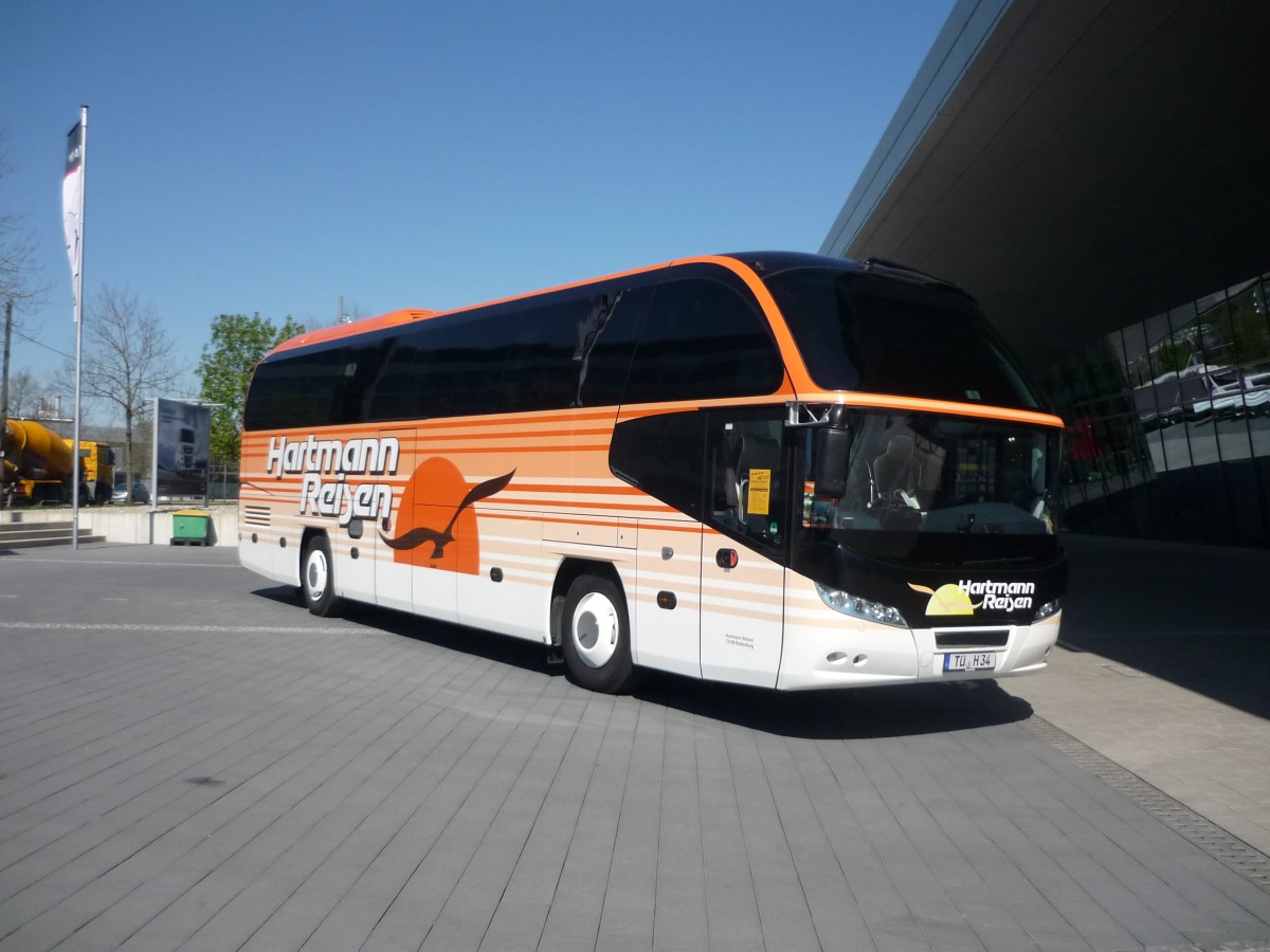 Ein Neoplan-Cityliner von Hartmann-Reisen aus Rottenburg am Busforum in Mnchen am 17.04.2014