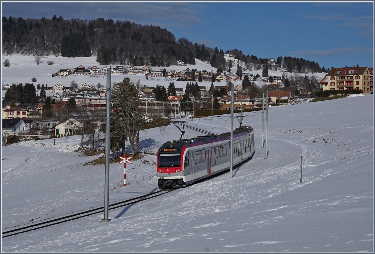 Ein neuer Stadler SURF Be 4/4-AB-Be 4/4 Regionalzug bei Ste-Croix. 
14. Feb. 2017