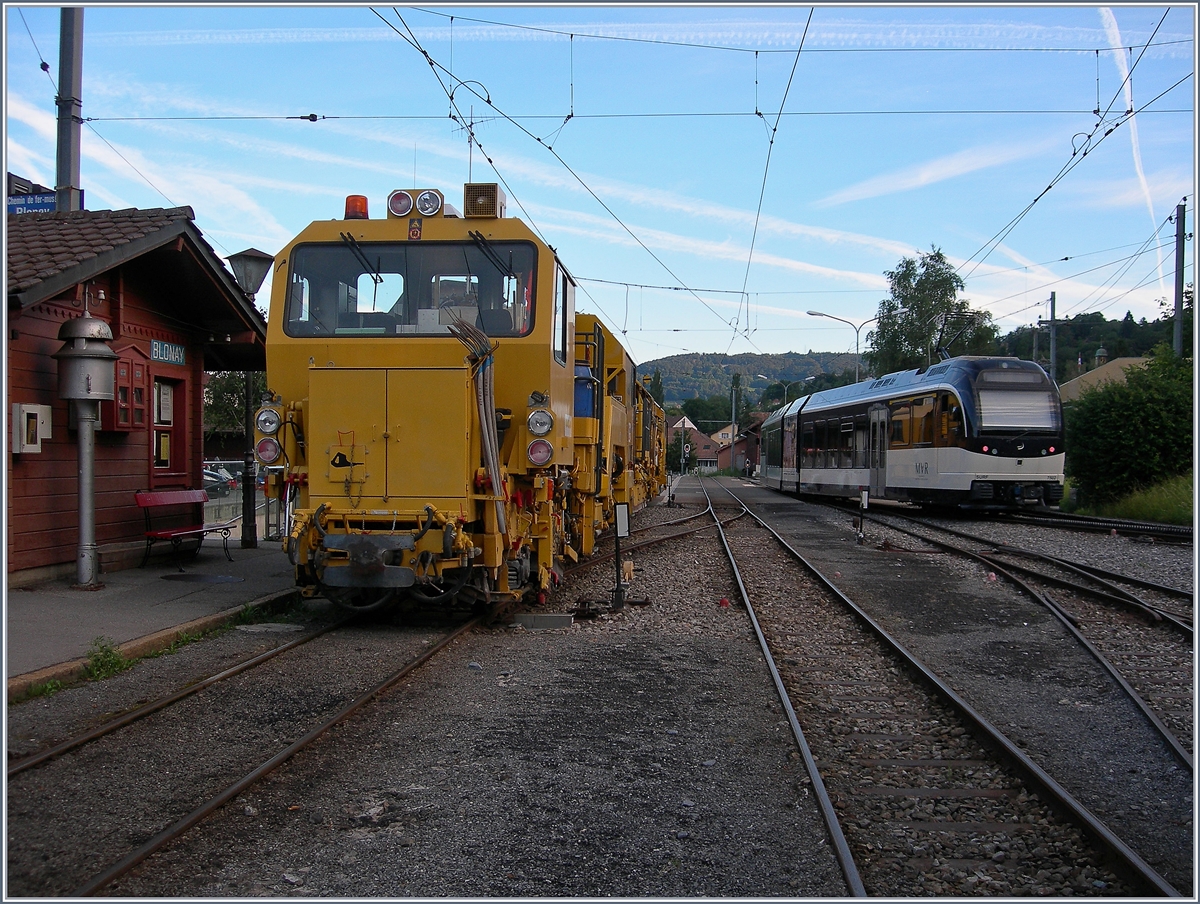 Ein paar Bilder fr Armin: in Blonay warten der B40 UM-1 und R21RD-1 auf den Abend, um Gleisbauarbeiten erledigen zu knnen. 
3. August 2016