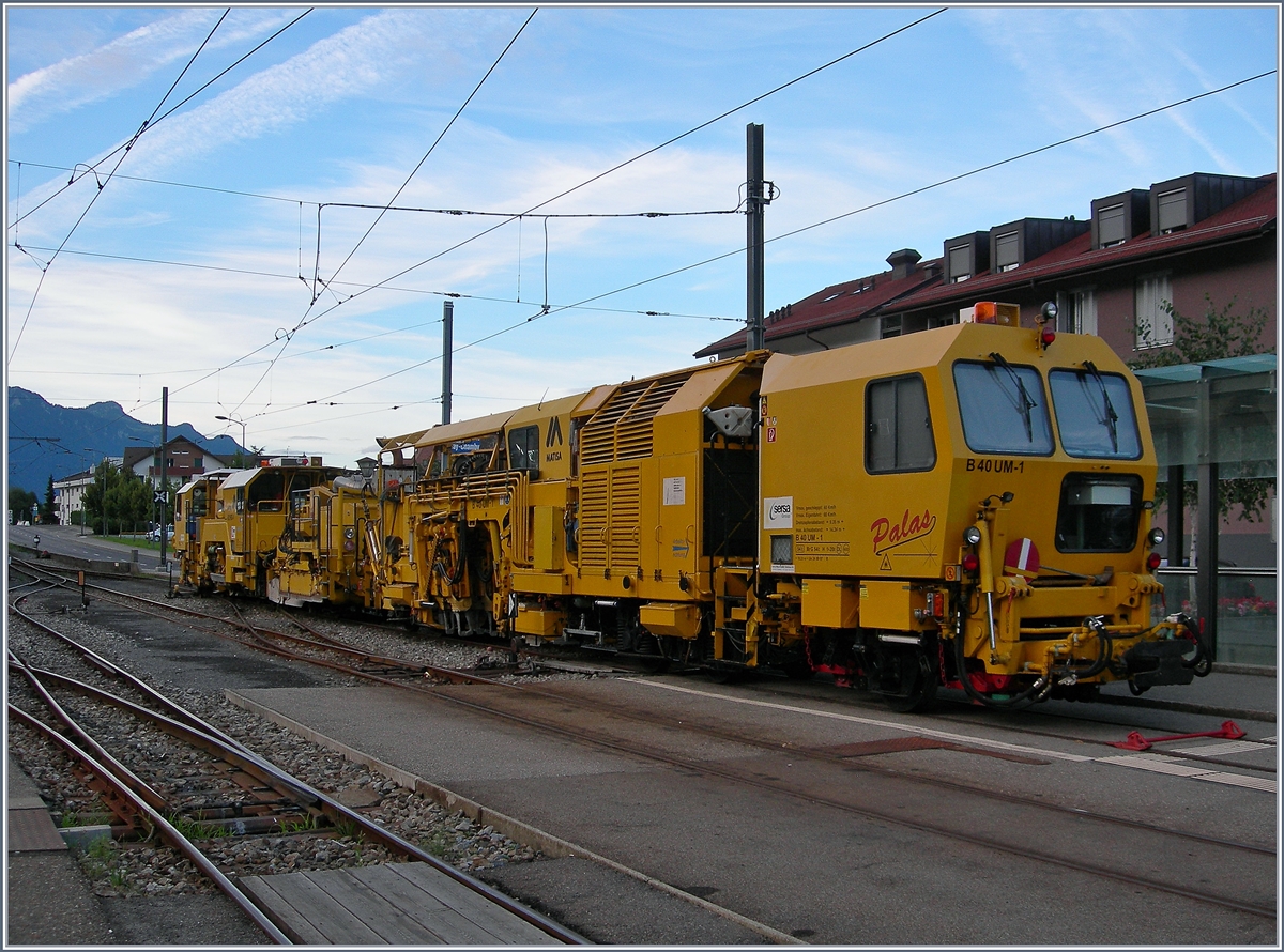 Ein paar Bilder fr Armin: in Blonay warten der B40 UM-1 und R21RD-1 auf den Abend, um Gleisbauarbeiten erledigen zu knnen. 
3. August 2016