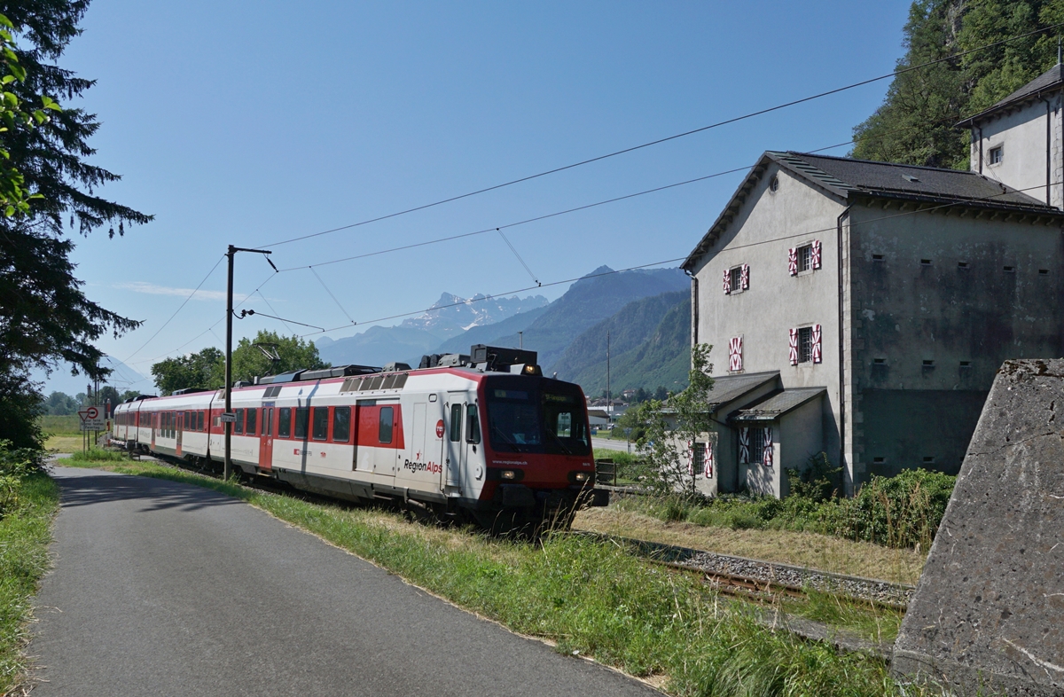Ein RegioAlps Dopmino auf dem Weg nach St-Gingolph kurz nach Vouvry.

1. Juli 2019