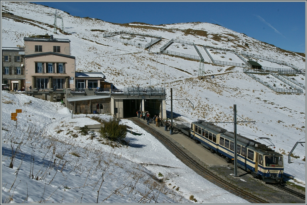 Ein Rochers de Naye Zug auf der Gipfelstation.
12. Okt. 2011