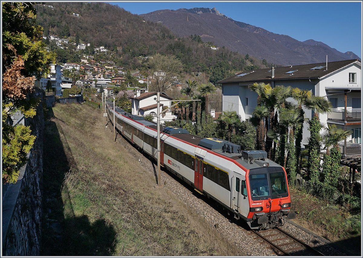 Ein SBB Domino im TILO Verkehr kurz vor Locarno.

14.03.2017