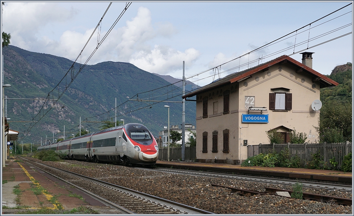 Ein SBB ETR 610 als EC 37 Genève - Venezia SL bei der Durchfahrt in Vogogna.
18 Sept. 2017