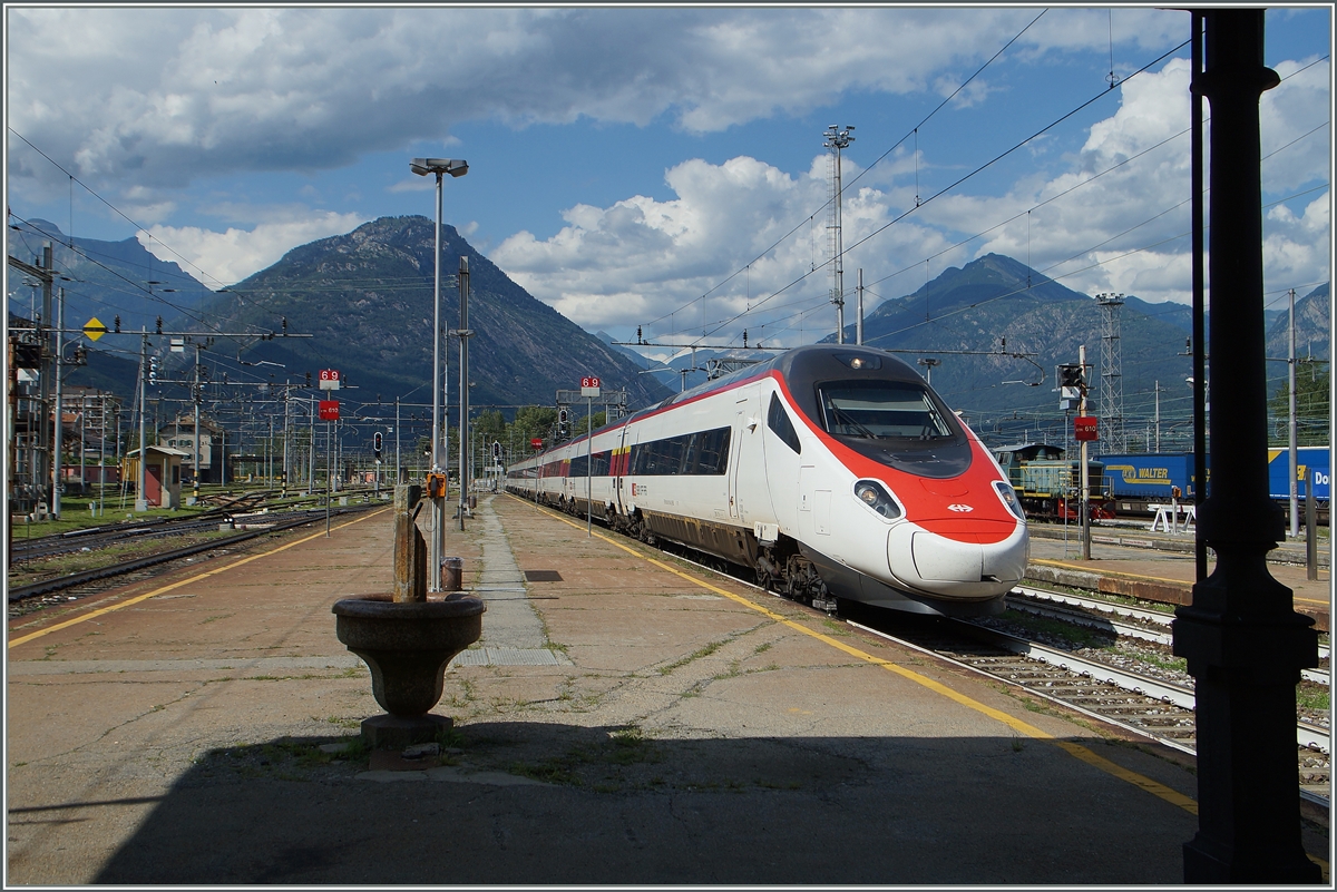 Ein SBB ETR 610 von Genève nach Milano erreicht Domodossola.
5. August 2014