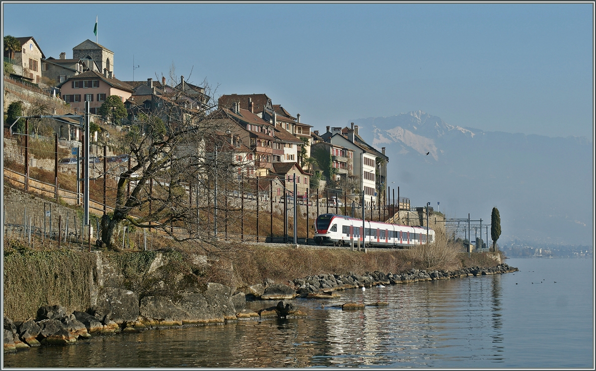 Ein SBB Flirt RABe 523 bei St-Saphorin.

24. Jan. 2011