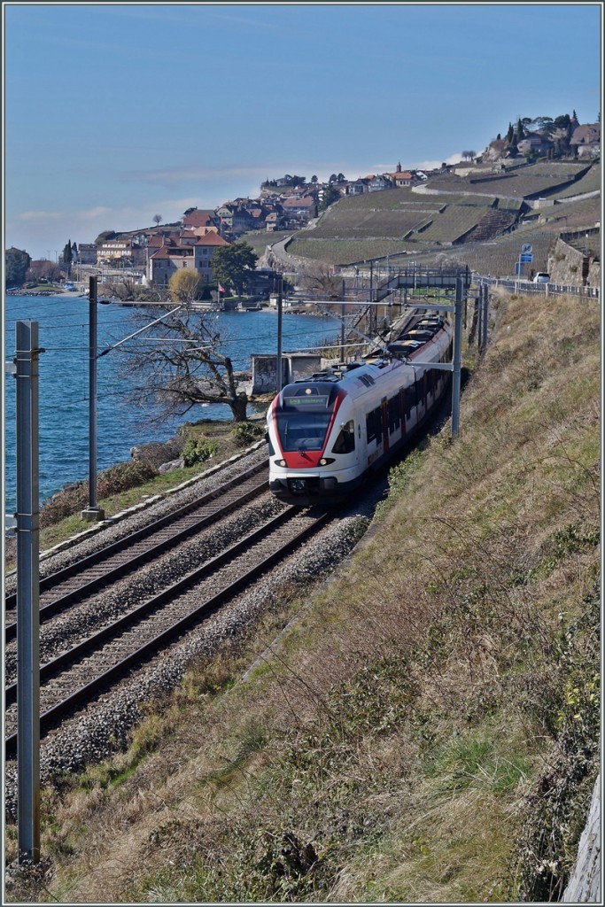 Ein SBB Flirt RABe 523 erreicht als S3 St-saphorin.
23. Feb. 2014