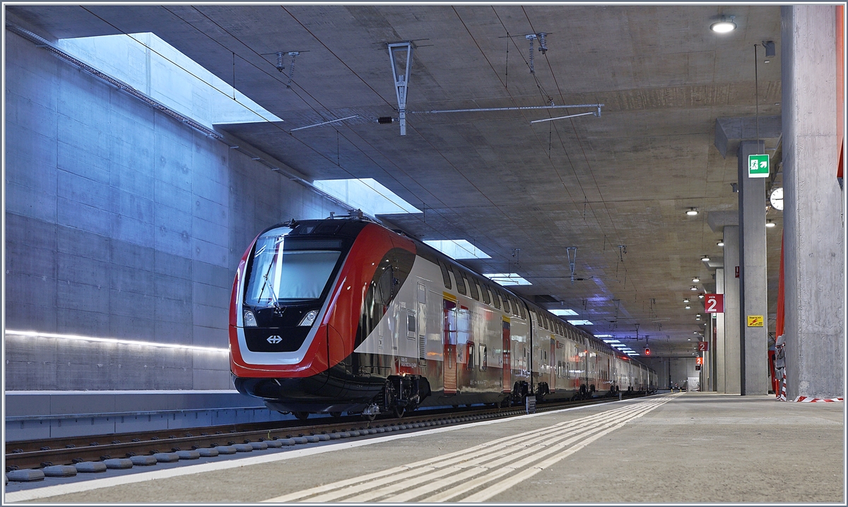 Ein SBB RABe 502  Twindexx  ist in Le Châble abgestellt. Zur Zeit der Aufnahme liefen die Züge noch nicht so gut, folglich wurden sie überall wo es möglich war abgestellt. Auf der Strecke Martigny - Le Châble werden sie jedenfalls nach jetzigem Wissenstand nie zum Einsatz kommen.

9. Februar 2020