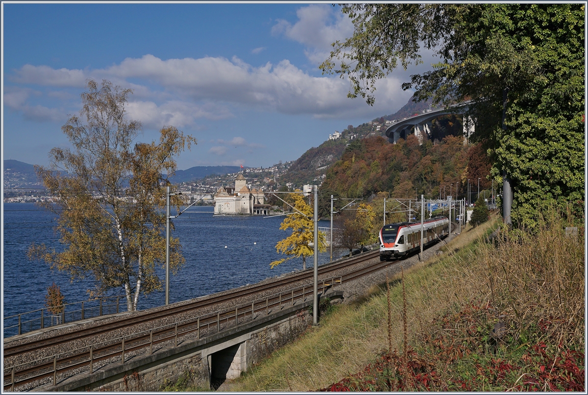 Ein SBB RABe 523 kurz vor seinem Ziel Villeneuve, im Hintergrund ist das Schloss Chillon zu erkennen. 

3. Nov 2016