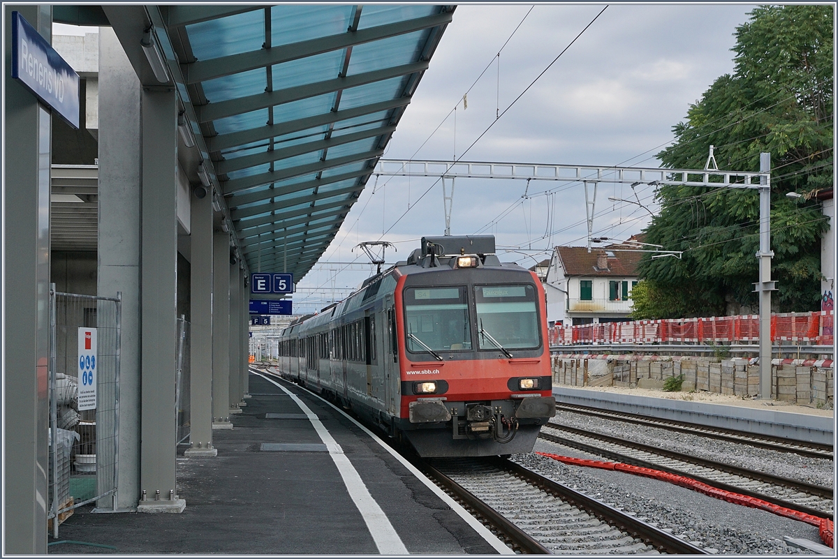 Ein SBB RBDe 560 Domino als S4 nach Palézieux erreicht den bereits erneuerten Bahnsteig 5 in Renens VD. 

29. August 2018