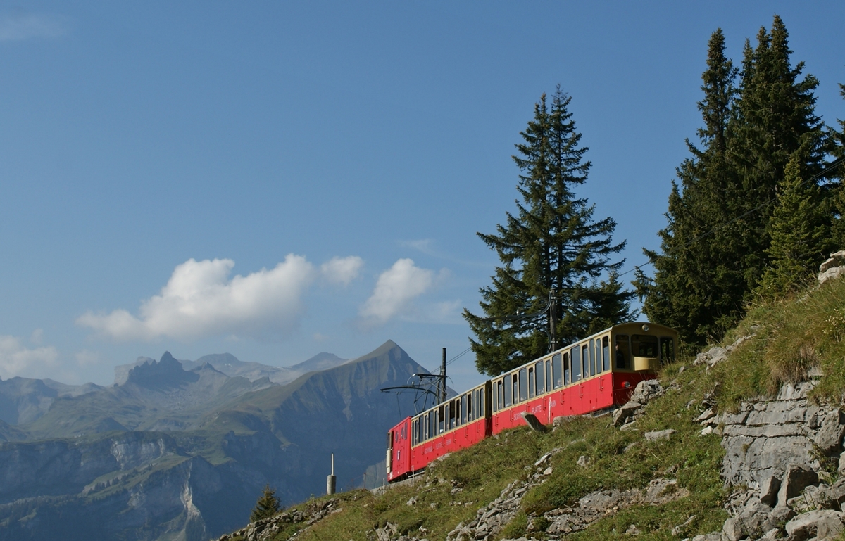 Ein Schyniggeplate Zug auf der Fahrt zur Bergstation.
10. Sept. 2012