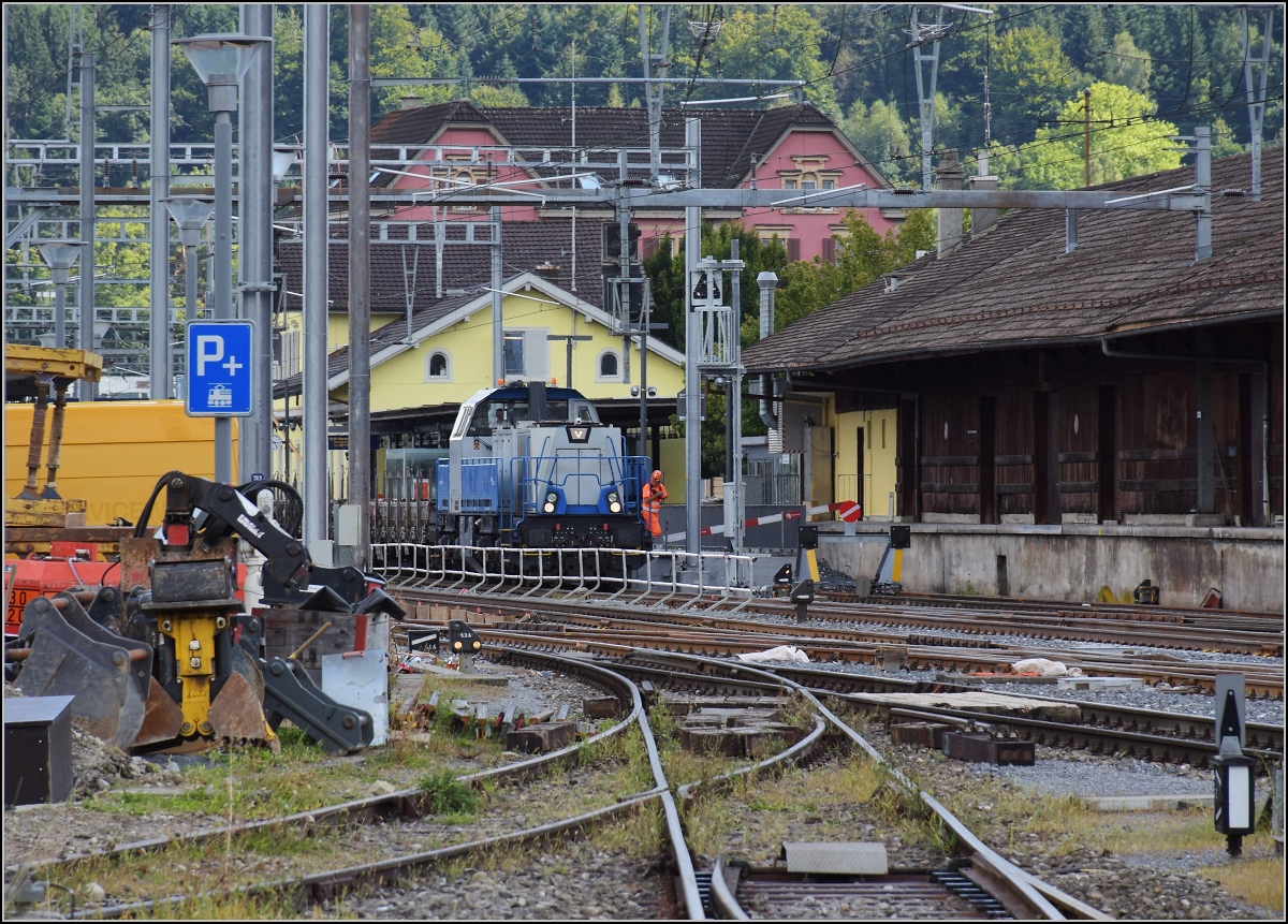 Ein Stahlzug mit Am 847 003 'Littau' der Panlog wartet zum weiteren Rangieren in Gleis 1 in Emmenbrücke. Im vielfrequentierten Bahnhof mit seiner Handvoll Gleisen steht der Zug durchaus im Weg. August 2021.