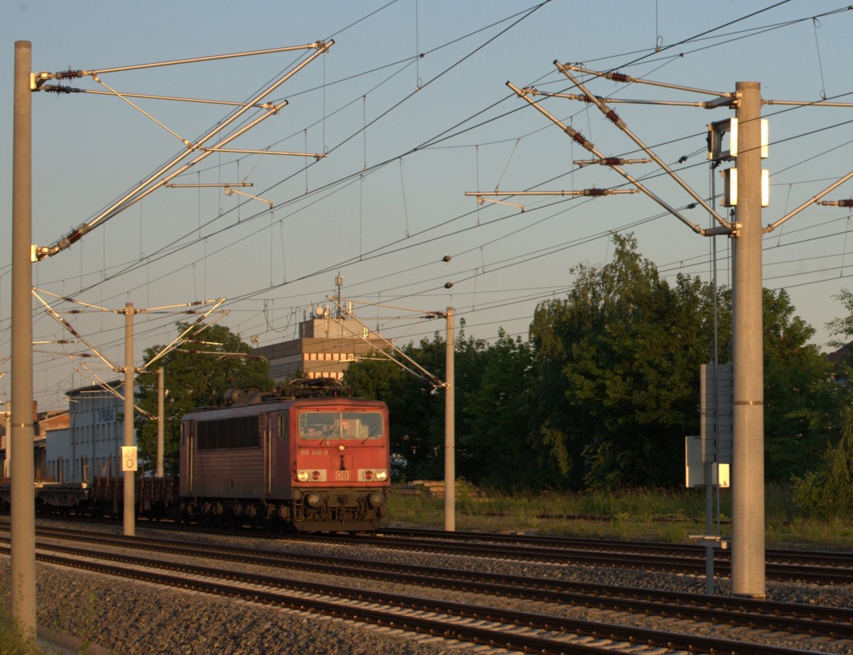 Ein  Stromcontainer  passiert Radebeul Ost. 06.06.2014 20:37 Uhr.