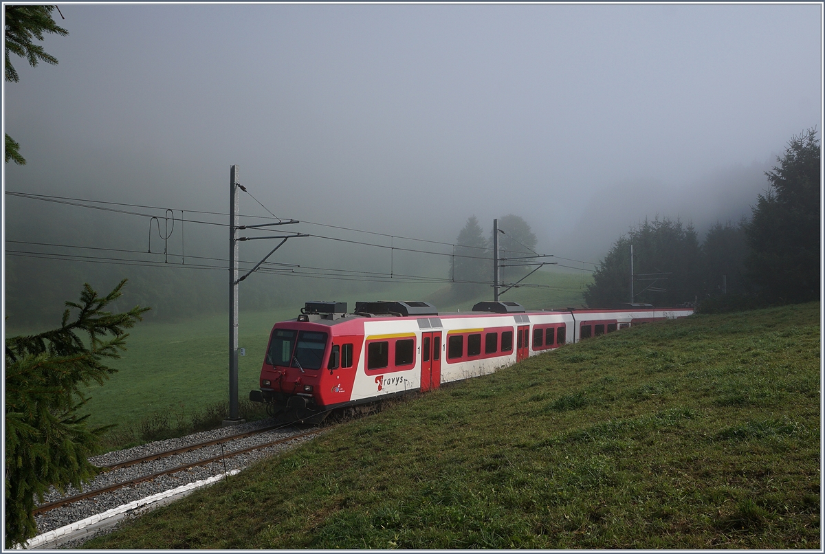 Ein Stunde später, bei Kilometer 10.223 drückte die Sonne bereits beträchtlich und der Nebel löste sich auf, als der TRAVYS Regionalzug 6013 das Vallée de Joux erreicht.
28. August 2018