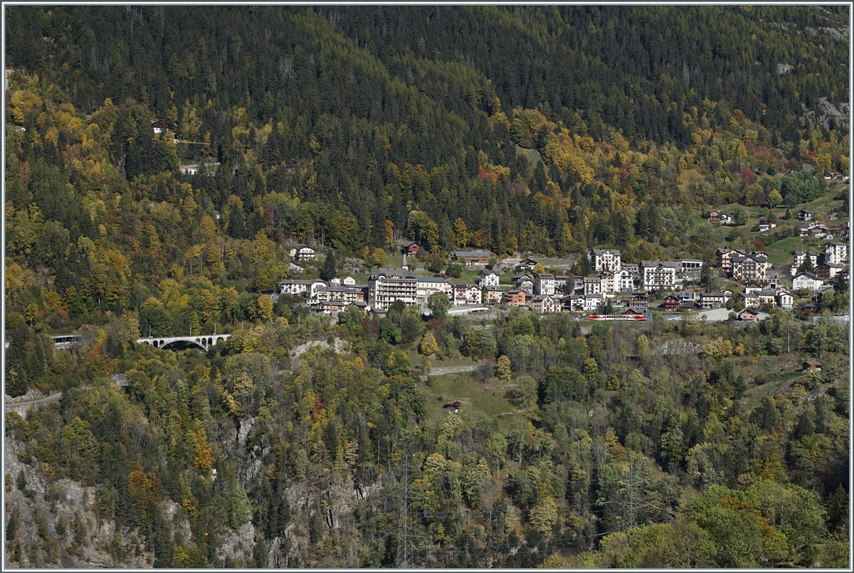Ein TMR Beh 4/8 unterwegs von Vallorcine nach Les Marécottes erreicht Finhaut.

20. Oktober 2021 