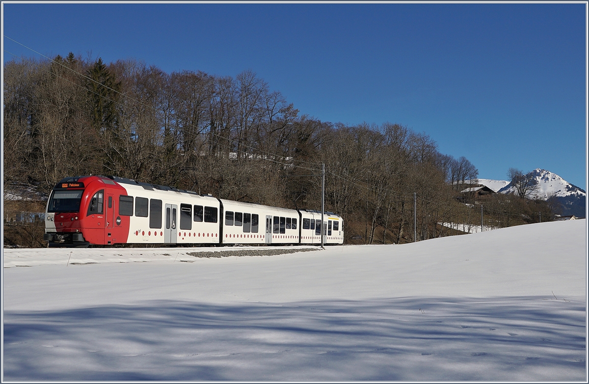 Ein TPF Regionalzug als S 50 nach Palézieux kurz nach Châtel St-Denis.
Ab dem 4. März, und voraussichtlich bis im Nov. wird die Strecke im SEV betrieben.

16. Feb. 2019
 