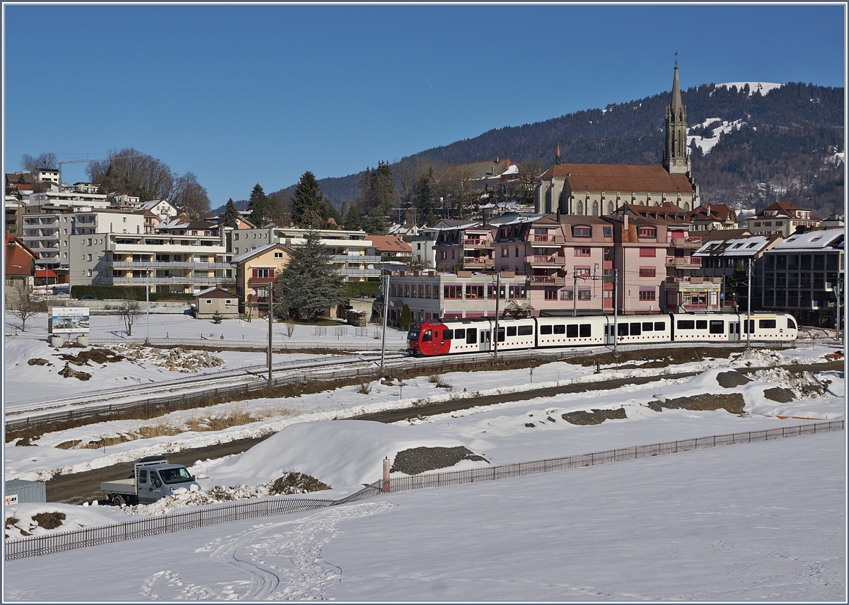 Ein TPF Regionalzug bestehend aus Stadler SURF Be 2/4, B du ABe 2/4 bei Châtel St-Denis.

15.Feb. 2019