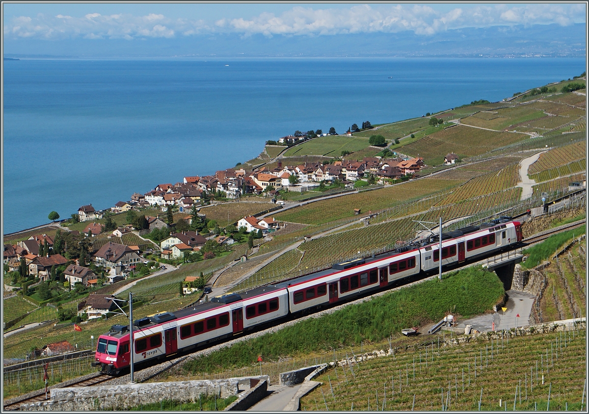 Ein Travys Domino ist als S31 zwischen Vevey und Chexbres unterwegs.
6. Mai 2015