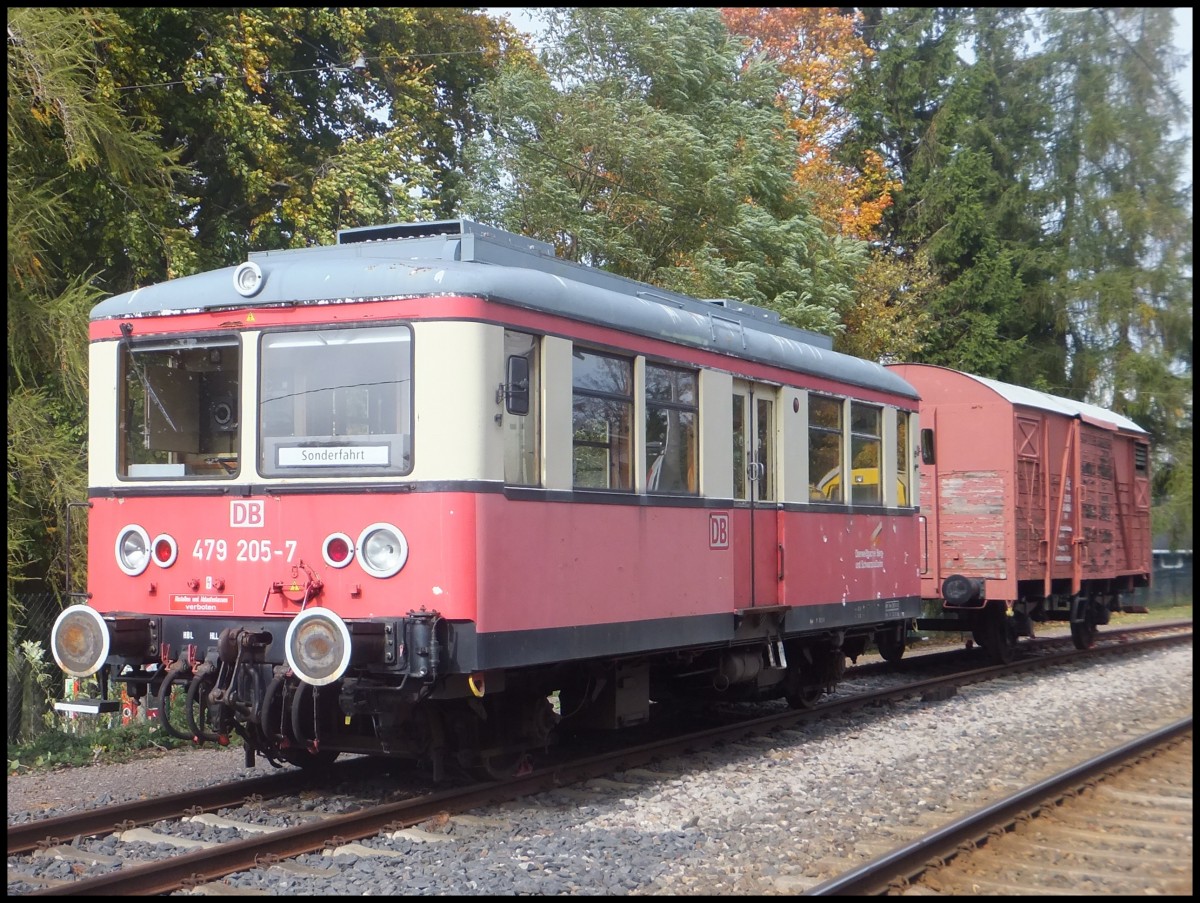 Ein Triebwagen der BR 479 der Oberwei�bacher Bergbahnen in der Mitte der Strecke.