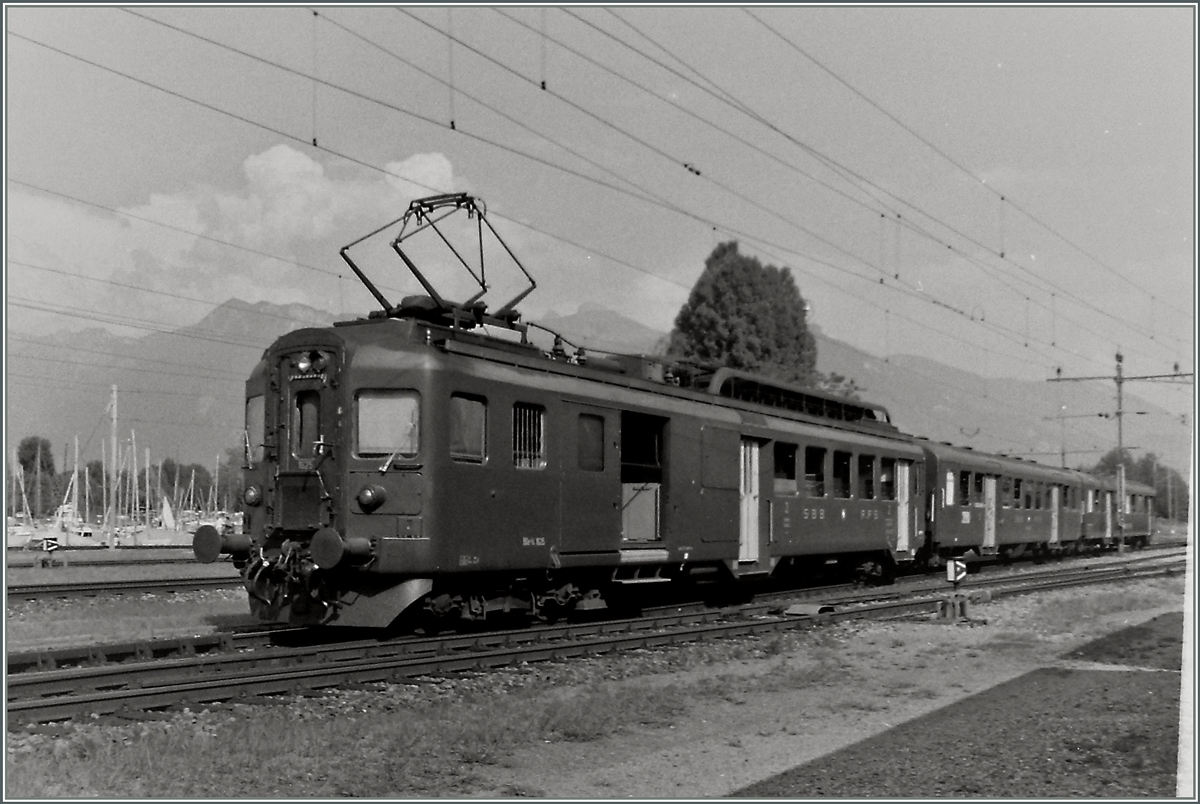 Ein typische Nebenbahnregionalzug vor dreissig, vierzig Jahren: BDe 4/4, B und Bt.
Als diese Bild am 21. Juli 1994 in Le Bouvert aufgenommen wurde, waren jedoch diese Zge schon nicht mehr so weit verbreitet.
BDe 4/4 1625 mit einem Leichstahl B und Bt als Regionalzug Monthey - St-Gingolph (Suisse) - Monthey. 
