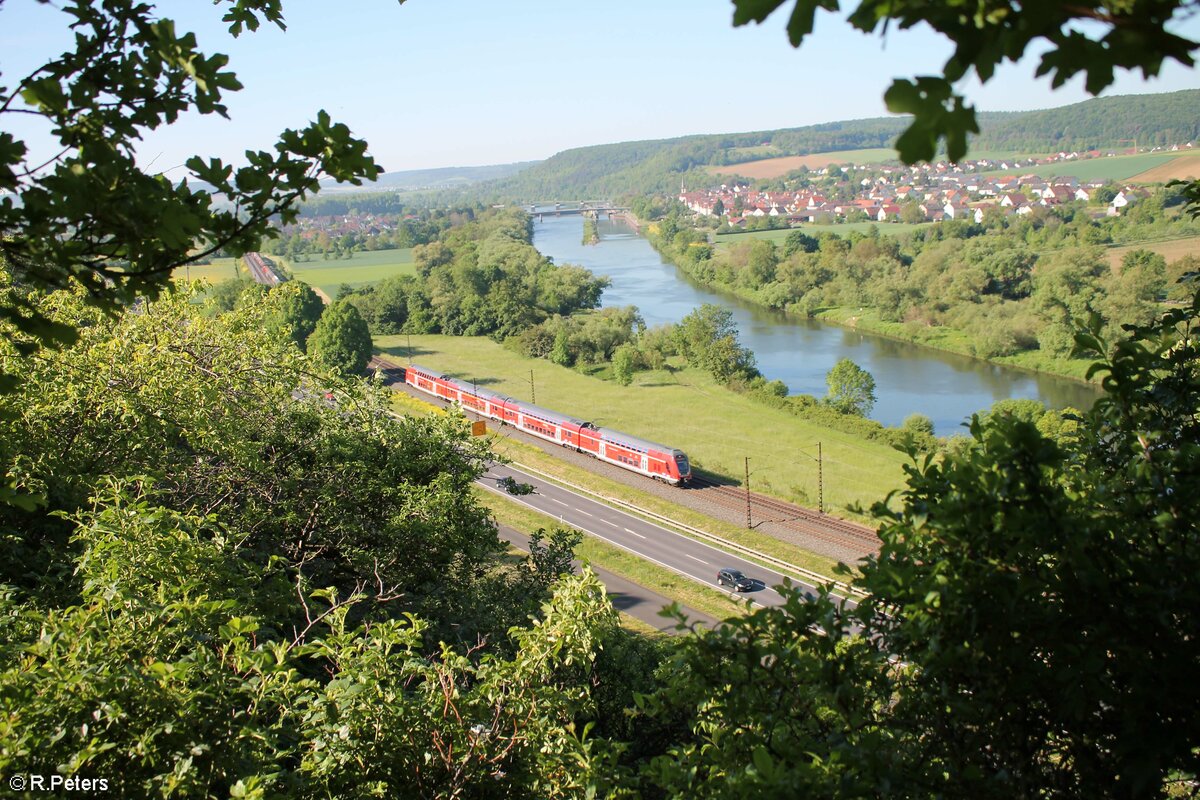 Ein Unbekannter 445 als RE 54 4608 Nürnberg - Frankfurt/Main zwischen Himmelstadt und Karlstadt. 02.06.21