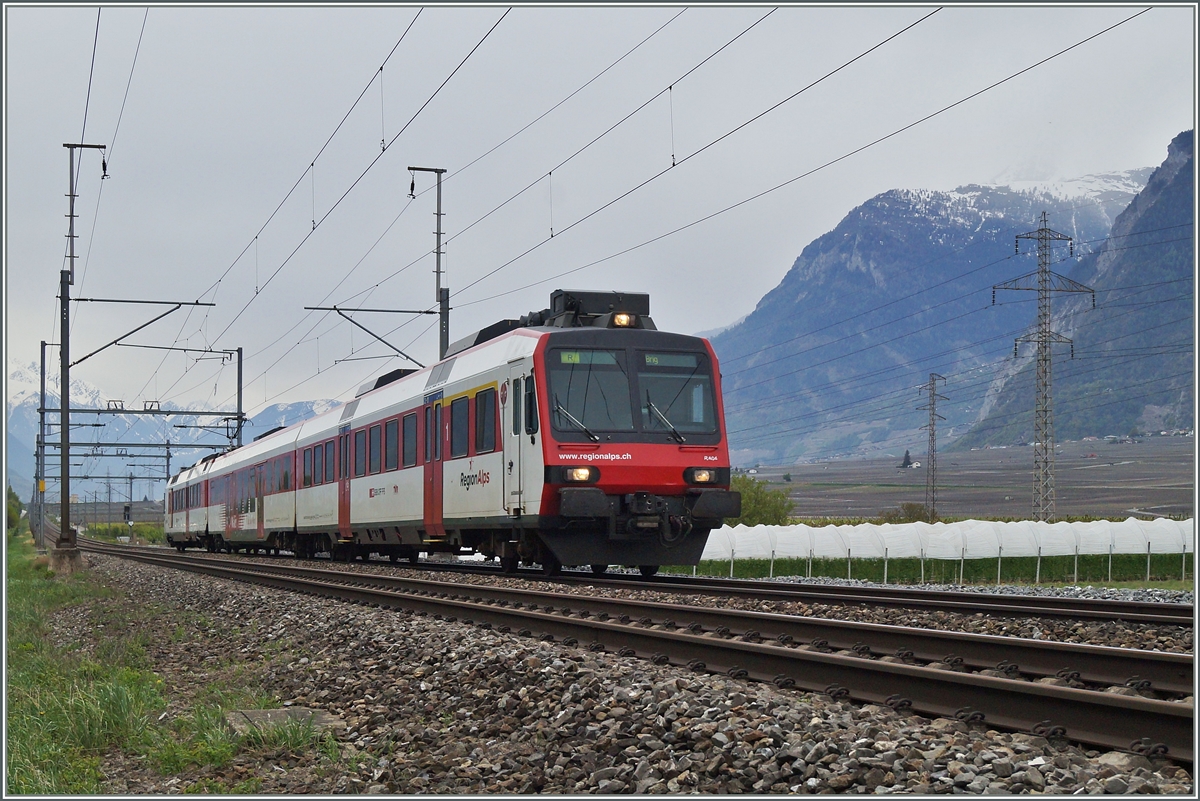 Ein  Walliser Domino  auf dem Weg nach Brig. 
18. April 2014