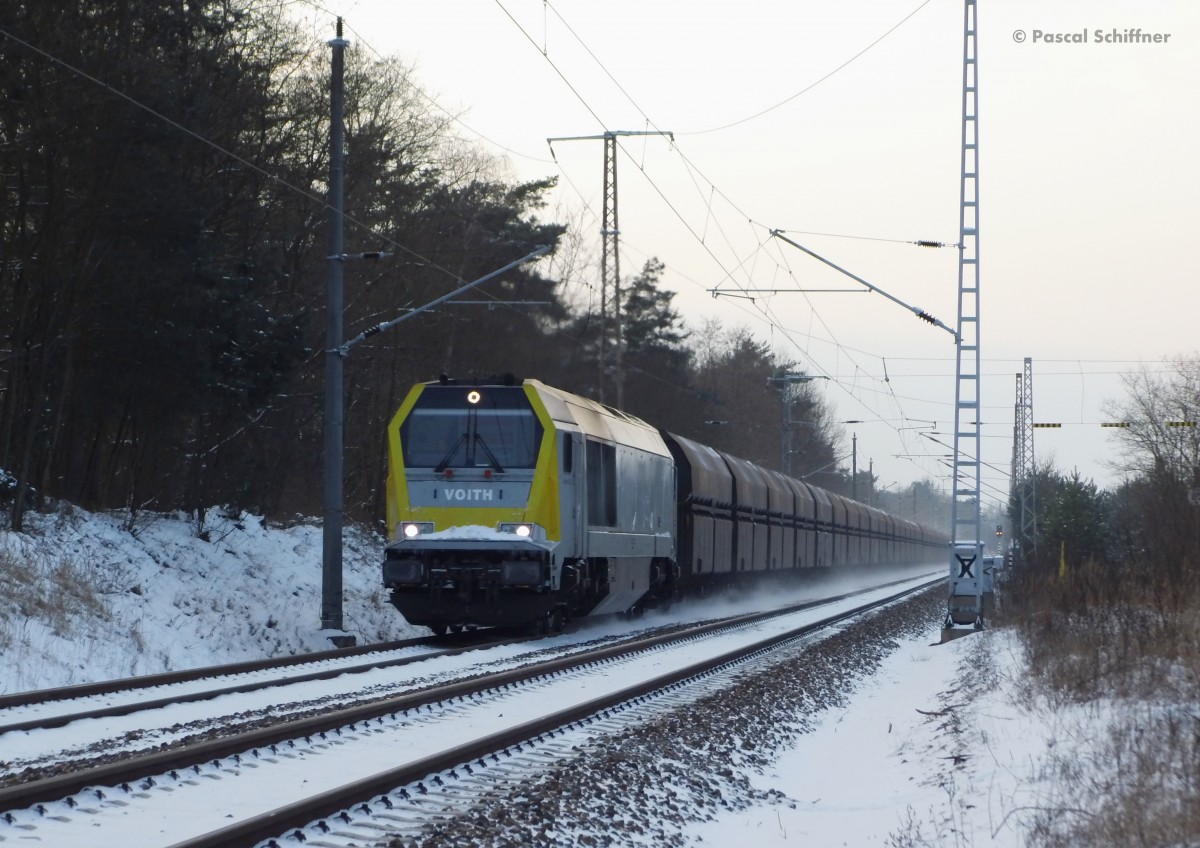 Eine 264 zieht bei knapp -10°C ihren, wie immer extrem langen, Kohlezug Blankenburg(Harz) - Spreetal durch Südbrandenburg, 26.01.2014.