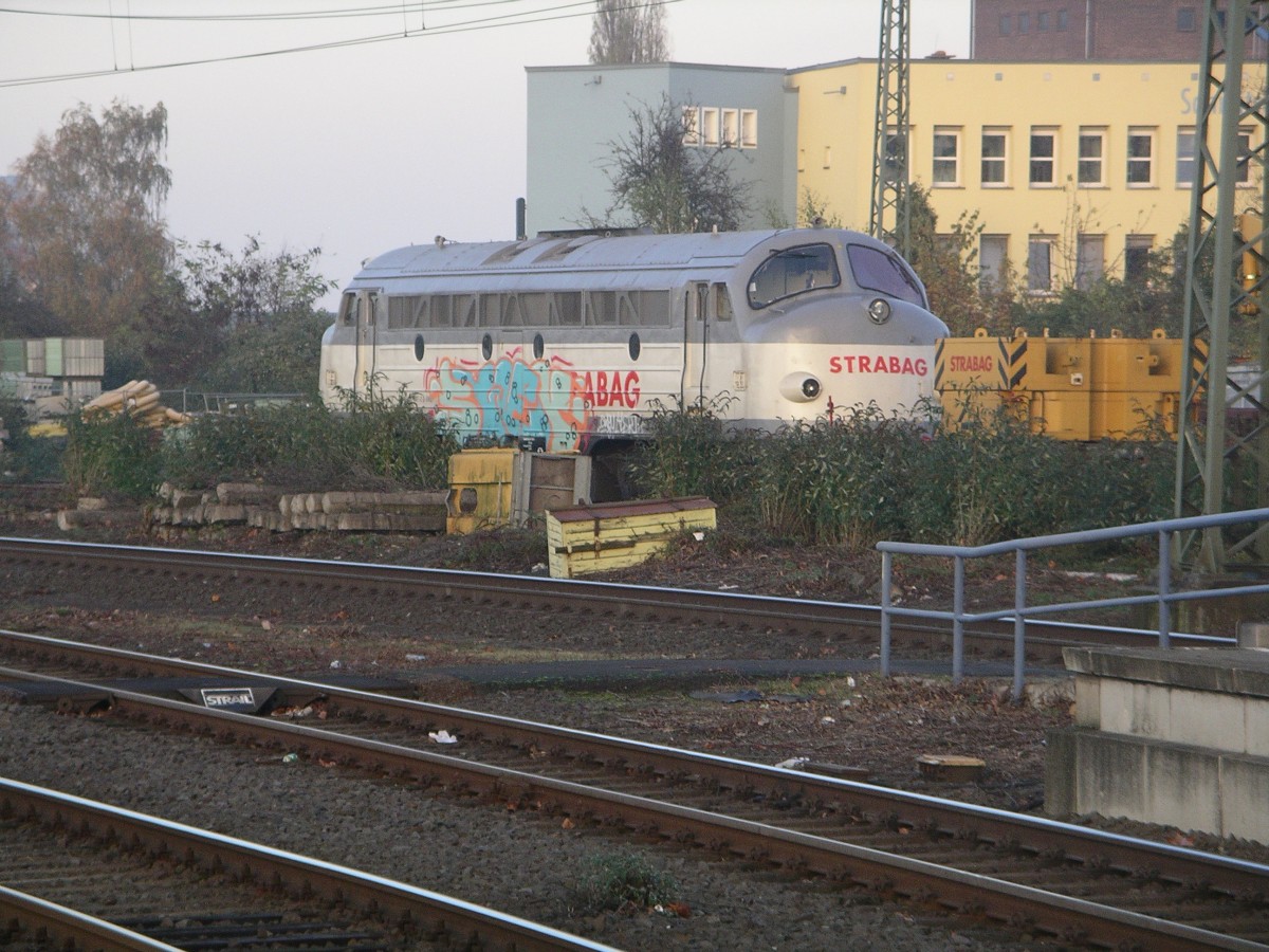 Eine BR227 NoHAB von STRABAG stand am 15.11.13 am Neusser Hbf abgestellt.