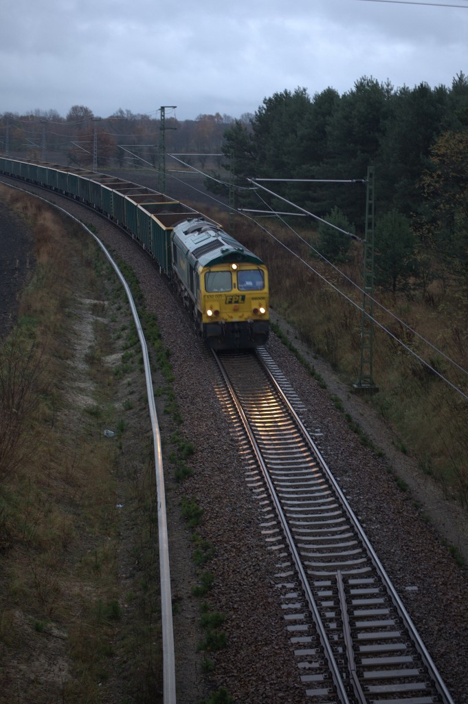 Eine Class 59 (?) mit einem Splitt-Ganzzug auf der Fahrt nach Senftenberg.
20.11.2013 15:48 Uhr