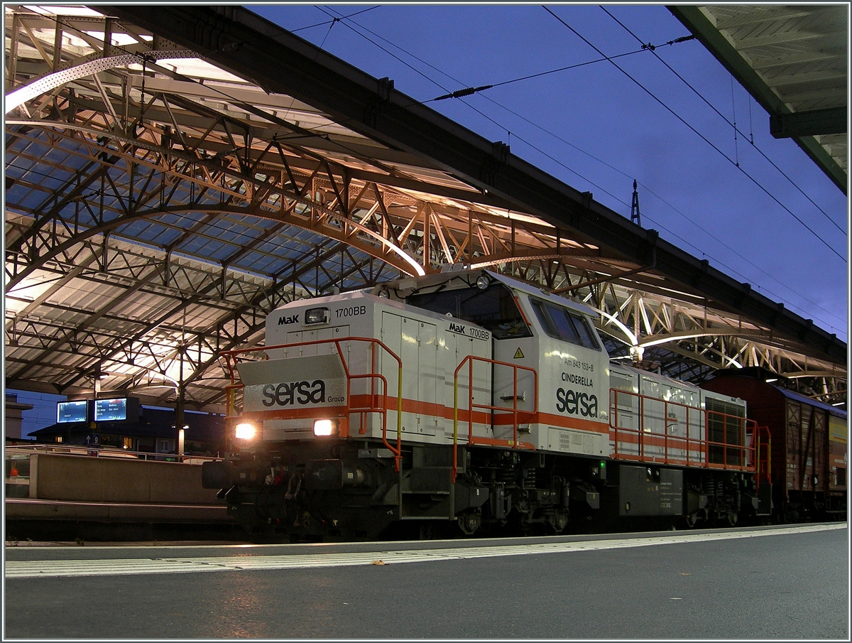 Eine Feierabendaufnahme der Am 843 153-8  Cinderella  fr welche der  Arbeitstag  nun beginnt.
Lausanne, den 15. Okt 2013