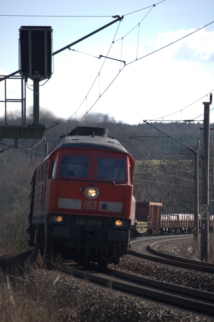 eine Ludmilla vor einem gemischten Güterzug beim Befahren der Oberauer Kurve
22.02.2014 12:18 Uhr.