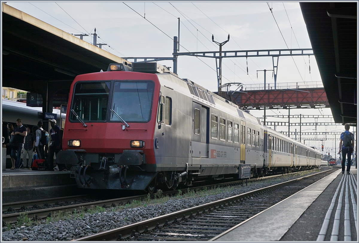 Eine Reise mit dem SBB NPZ RABe 562 RE von Neuchâtel nach Frasne. 

Der RE 18122 steht in Neuchâtel zur Abfahrt nach Frasne bereit. 

13. August 2019