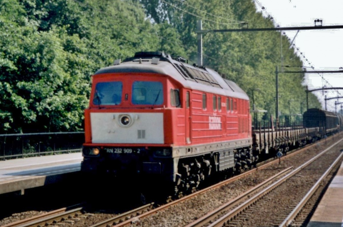 Eine Russin in die Niederlände: 232 909 durcheilt Dordrecht Zuid am 4 April 2007.