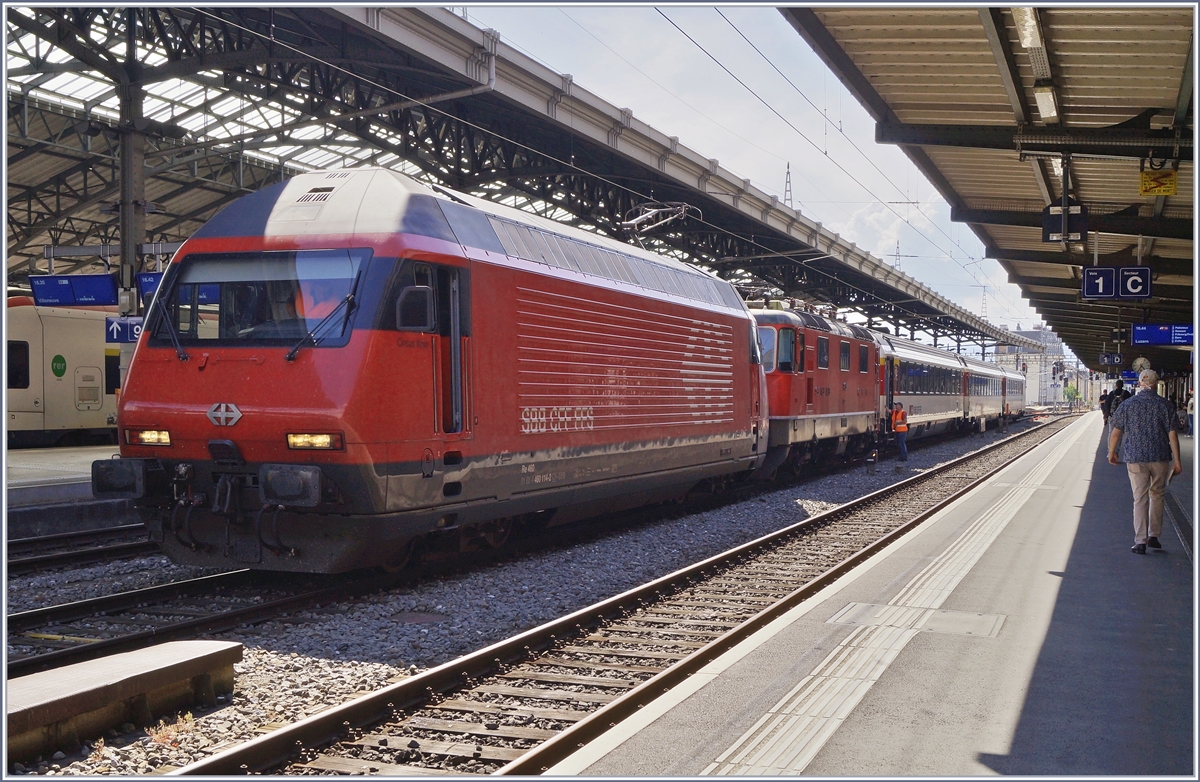 Eine SBB Re 460 in Lausanne in an und für sich keine Seltenheit, eine hier rangierende hingegen ist aber doch nicht so häufig zu beobachten: die SBB Re 460 114-2  Circus KNIE  (UIC 91 85 4 4460 114-2 CH-SBB) auf Rangierfahrt in Lausanne hat ihrem Zug nun erreicht.

1. Juni 2020