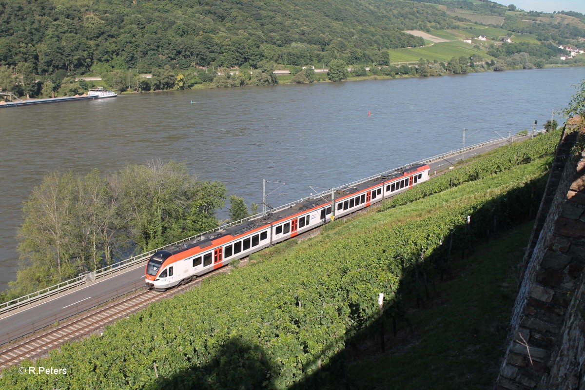 Eine Vias auf dem Weg nach Frankfutt/Main als SE25007 Neuwied - Frankfurt/Main. kurz hinter Lorch am Rhein. 18.07.14